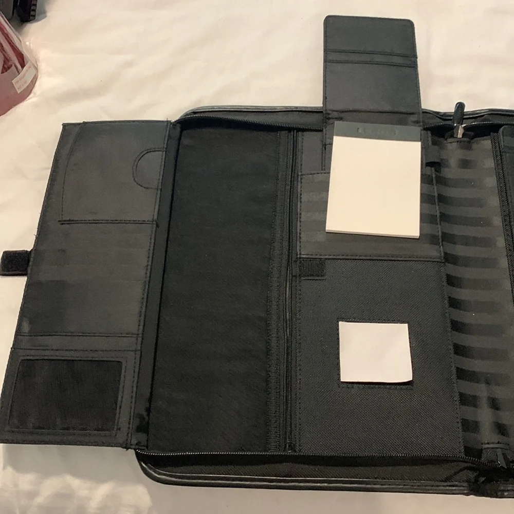 Leeds Zippered Portfolio